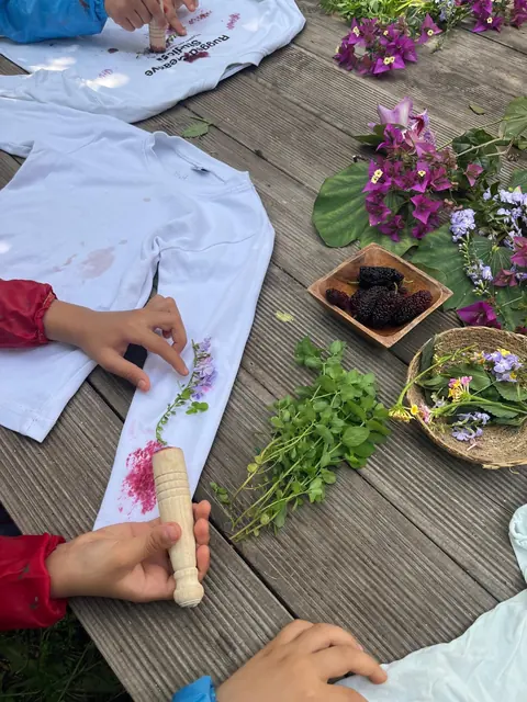 Kumaşa çiçek baskısı çalışması